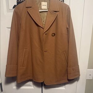 Ladies Tan Coat I feel it’s a small